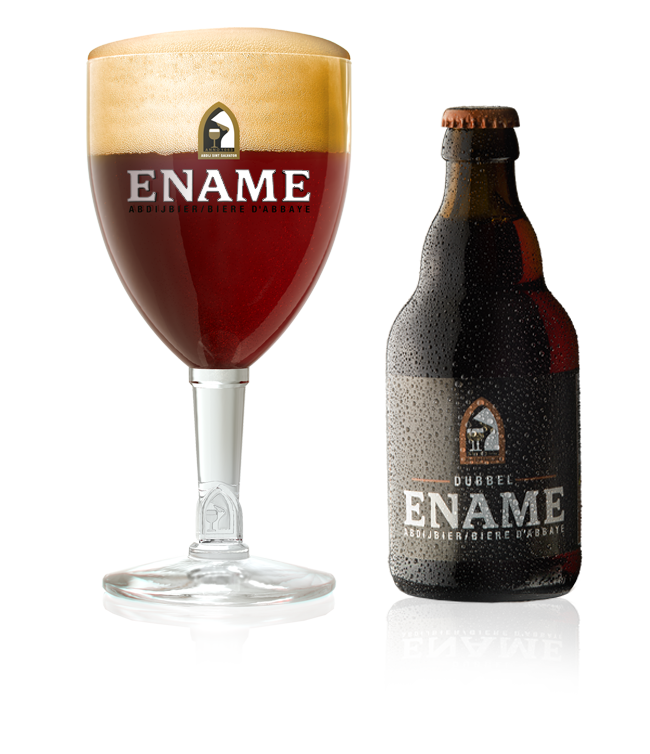 Ename Dubbel flesje naast een gevuld glas Ename Dubbel, donker Belgisch abdijbier met een aroma van karamel en zoet fruit, en smaken van gebrande mout, koffie, bittere chocolade en een droge afdronk