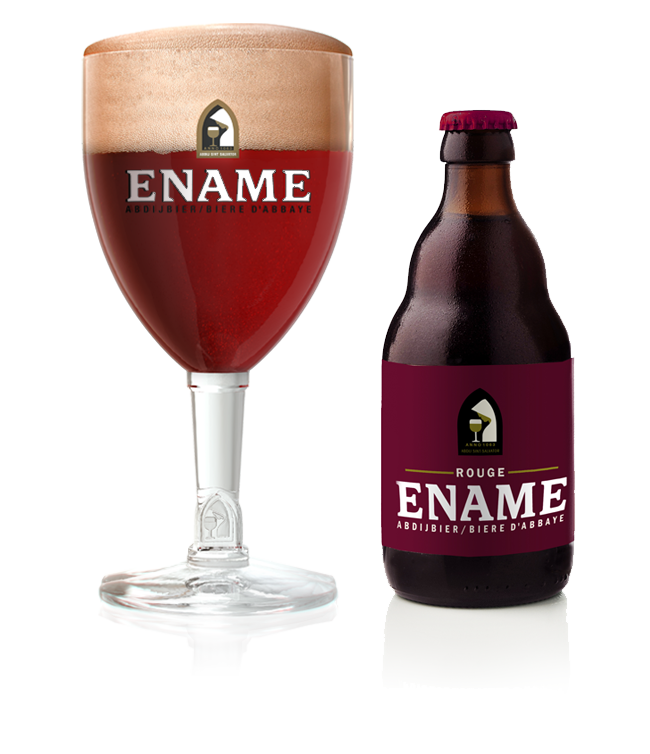 Ename Rouge Ename Rouge flesje naast een gevuld glas Ename Rouge, dieprood Belgisch abdijfruitbier met een lichtroze schuimkraag en een aroma van kersen, met een perfect gebalanceerde zoetzuur verhouding.